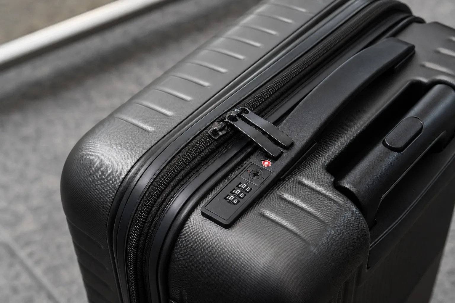 Kabinentrolley Sicherheit: Worauf es bei TSA-Schloessern und Reissverschluessen ankommt